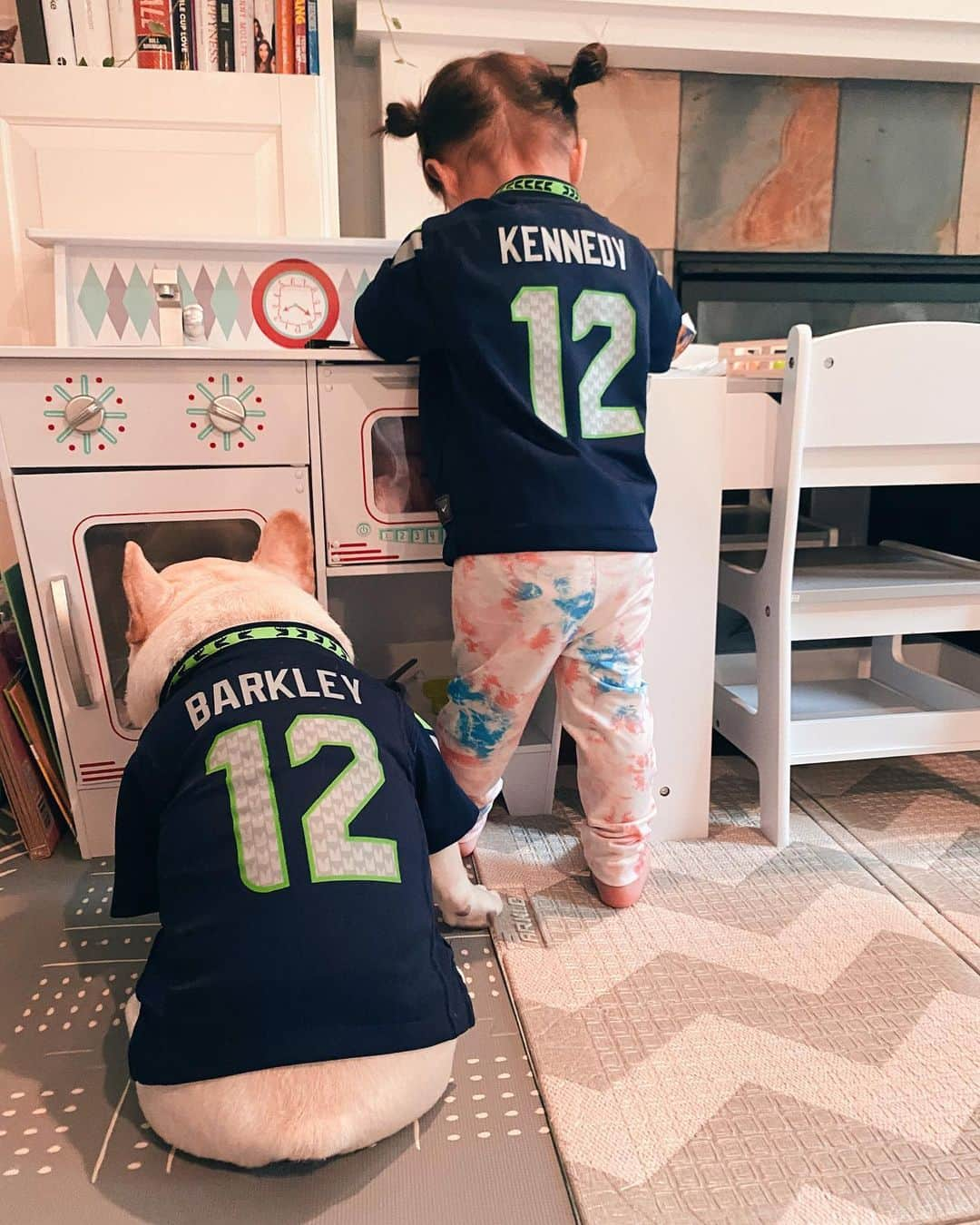 Sir Charles Barkleyのインスタグラム：「Tailgating at home. #GoHawks #twelfie」