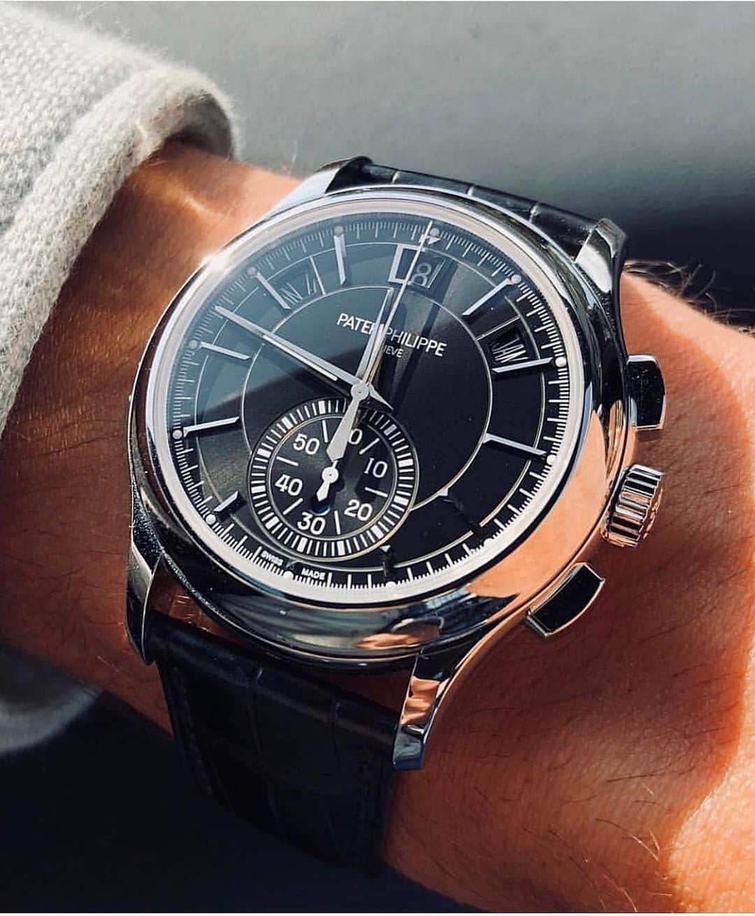 Daily Watchさんのインスタグラム写真 - (Daily WatchInstagram)「Stunning Patek Philippe 5905P with flyback chronograph and annual calendar ⚫️⚫️ Photo by @watchrookiee」9月14日 5時18分 - dailywatch