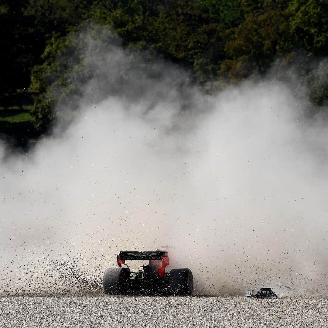 F1さんのインスタグラム写真 - (F1Instagram)「When it's just not your day 😒⁣ ⁣ After a problem pre-race, Max Verstappen only lasted until Turn 2 after becoming beached in the gravel following contact⁣ ⁣ #F1 #Formula1 #TuscanGP #Verstappen #RedBull」9月14日 5時20分 - f1