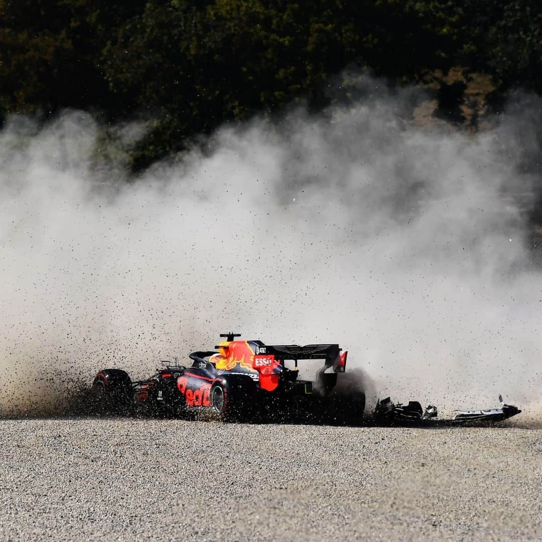 F1さんのインスタグラム写真 - (F1Instagram)「When it's just not your day 😒⁣ ⁣ After a problem pre-race, Max Verstappen only lasted until Turn 2 after becoming beached in the gravel following contact⁣ ⁣ #F1 #Formula1 #TuscanGP #Verstappen #RedBull」9月14日 5時20分 - f1