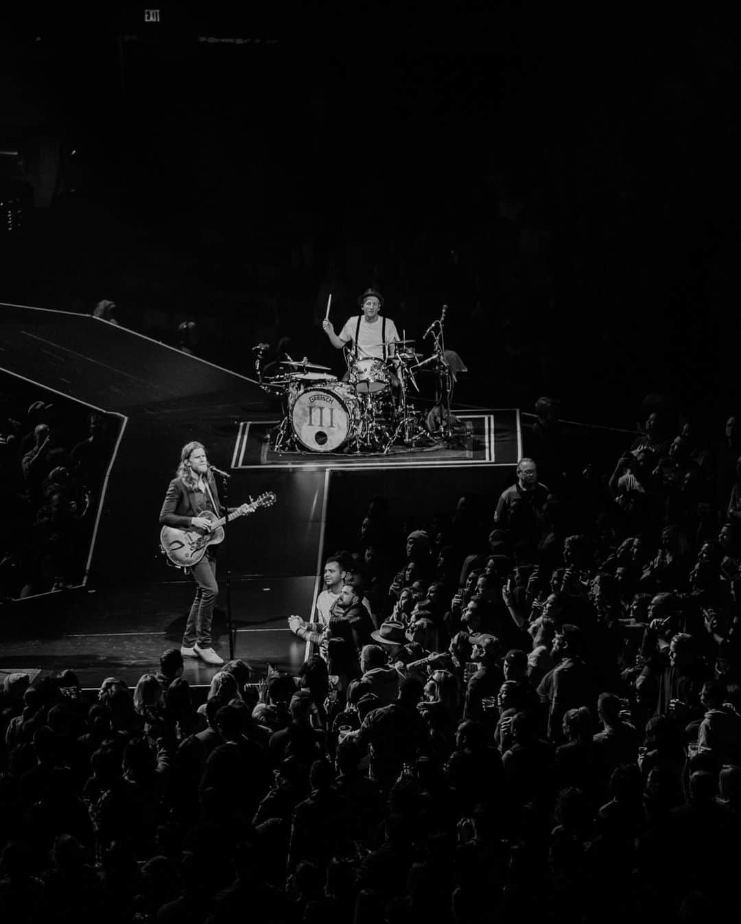 The Lumineersさんのインスタグラム写真 - (The LumineersInstagram)「This was in some strange way the easiest album to write and also the most difficult... the music seemed to flow like a well-spring. But it was only after recording the album that a bigger story emerged like a photo developing in the ether of a darkroom. We are so proud of this album and grateful to have it out in the world.」9月14日 5時34分 - thelumineers