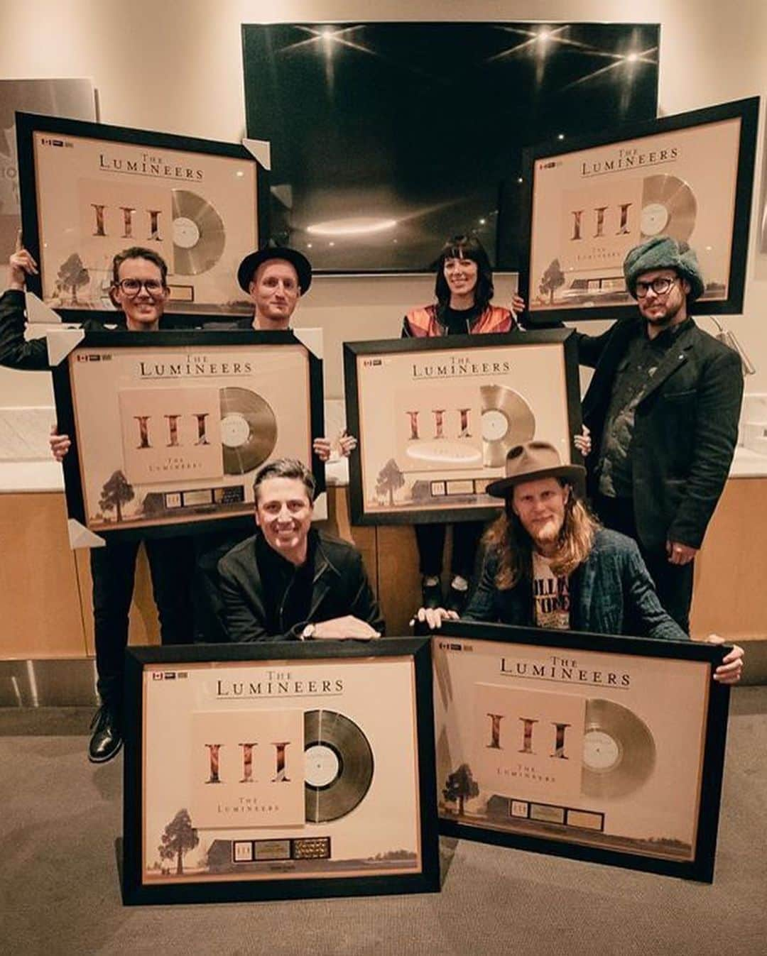 The Lumineersさんのインスタグラム写真 - (The LumineersInstagram)「This was in some strange way the easiest album to write and also the most difficult... the music seemed to flow like a well-spring. But it was only after recording the album that a bigger story emerged like a photo developing in the ether of a darkroom. We are so proud of this album and grateful to have it out in the world.」9月14日 5時34分 - thelumineers