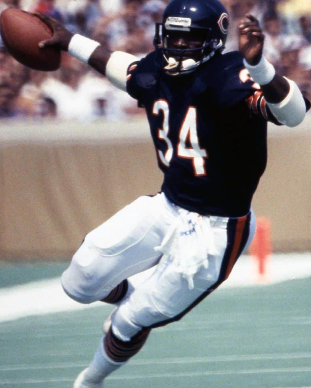 のインスタグラム：「Footballs back! Everyone counted my  @chicagobears out today  yet we all know that as long as there’s still time on the clock you have a chance… When you hear them doubting you  just use it as fuel, it’s a gift… @chicagobears」