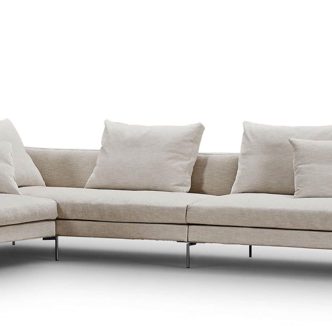 eilersenさんのインスタグラム写真 - (eilersenInstagram)「You can choose to have the sofa in either a classic 2- or 3-seater or you can combine your own unique module version. ⁠⠀ •⁠⠀ •⁠⠀ •⁠⠀ #eilersen #eilersenfurniture #myeilersen #ra #interiordesign #homedecor #sofa #danishdesign #inredning #finahem #interiorlovers #interiordesign #modernliving #minimalism #nordiskehjem #nordicinspiration #nordicliving #craftsmanship #luxurylifestyle #boligindretning #designinterior #livingroominspo #boliginspiration #softminimalism #hemindredning #schönerwohnen #nordicminimalism」9月14日 5時46分 - eilersen