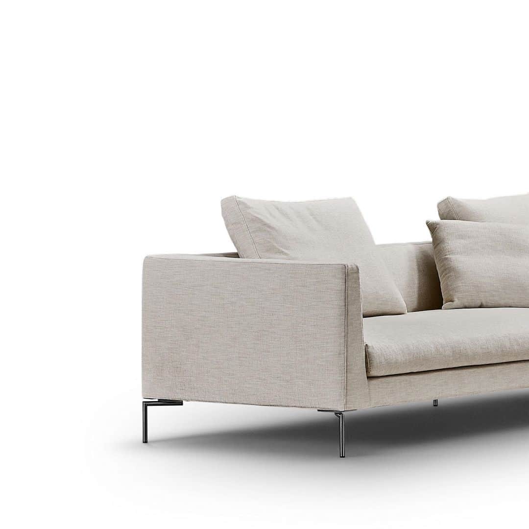 eilersenさんのインスタグラム写真 - (eilersenInstagram)「You can choose to have the sofa in either a classic 2- or 3-seater or you can combine your own unique module version. ⁠⠀ •⁠⠀ •⁠⠀ •⁠⠀ #eilersen #eilersenfurniture #myeilersen #ra #interiordesign #homedecor #sofa #danishdesign #inredning #finahem #interiorlovers #interiordesign #modernliving #minimalism #nordiskehjem #nordicinspiration #nordicliving #craftsmanship #luxurylifestyle #boligindretning #designinterior #livingroominspo #boliginspiration #softminimalism #hemindredning #schönerwohnen #nordicminimalism」9月14日 5時46分 - eilersen