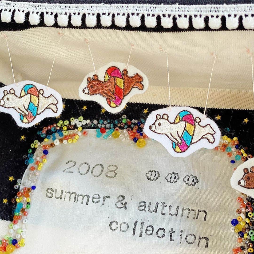 franche lippee officialのインスタグラム：「・ 🎁展示会手作り看板プレゼント🎁 ・ 29.海水浴 ・ ・ 9/11(金)のライブ配信でご紹介した 『展示会手作り看板プレゼント』 のお知らせです🚚🎁✨ ・ ・ ＜応募方法＞ 全39種類の看板の写真を掲載しますので ご希望の看板の写真の投稿に 応募希望とわかるコメントをして下さい。 ・ ※複数の作品にご応募可能ですが、 一作品につき一応募でお願いします😌 ・ ・ ＜応募期間＞ 2020年9月14日(月)〜16日(水)まで ・ ＜抽選発表＞ 抽選日：2020年9月18日(金) 尚、当選者の方にはインスタグラムの DMにて個別に連絡を致します。 発送先やお名前などは その際にお伺い致します。 ・ ※送料は弊社負担でお送りいたします。 ※当選者の発表は致しません。 ・ ・ ⚠️ご応募の前にご確認ください⚠️ ・ これまでフランシュリッペ展示会入口を 飾ってくれた看板の数々です。 全て歴代の本社スタッフの手作りで、 かなり年月が経過したものもございます。 汚れやほつれ、パーツ取れ等がある旨をご了承下さい。 ※修理依頼等は承れません。 ※発送は国内に限らせていただきます。 ・ ・ #フランシュリッペ #franchelippee #ぬいぐるみ #フランシュリッペ手芸部」