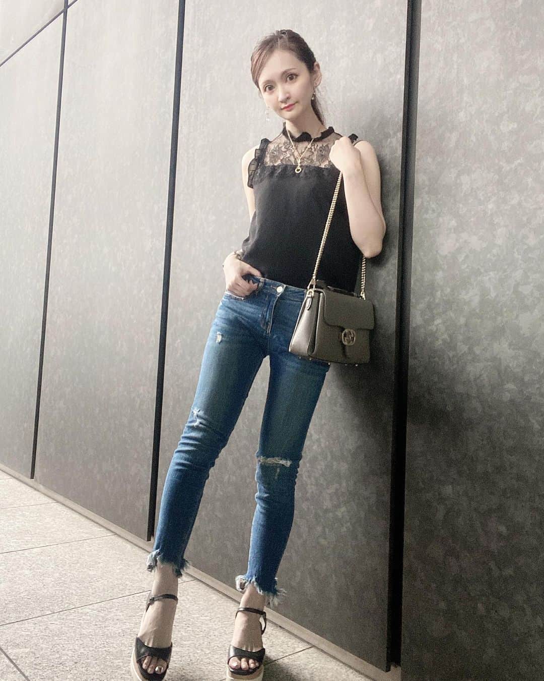 藤後 沙織 とうごさおりさんのインスタグラム写真 - (藤後 沙織 とうごさおりInstagram)「下半身デブだけど、よいものに出会えた♥︎ エレスリムの着圧ソックス✨ ・ ただの着圧ソックスじゃなく、 モデル体幹筋（モデルさんが歩くときに使う体幹と脚の内側の筋肉）を使うように作られてるので、 むくみがとれるだけでなく、履いて日常動作をするだけで普段使ってない筋肉を使えるようになるの☻ 私も履き始めて脚が軽くなったよ〜！ でもまだむちむちしてるから笑、履き続けようと思います😊 おうち帰ったらすぐこれ♡ 美脚めざそう…✨✨ ・ #ELESLIM #エレスリム #ビューティーメイクレギンス #美脚 #着圧レギンス #着圧スパッツ #モデル体幹筋 #キレイノワ #PR」9月14日 15時12分 - saori_togo