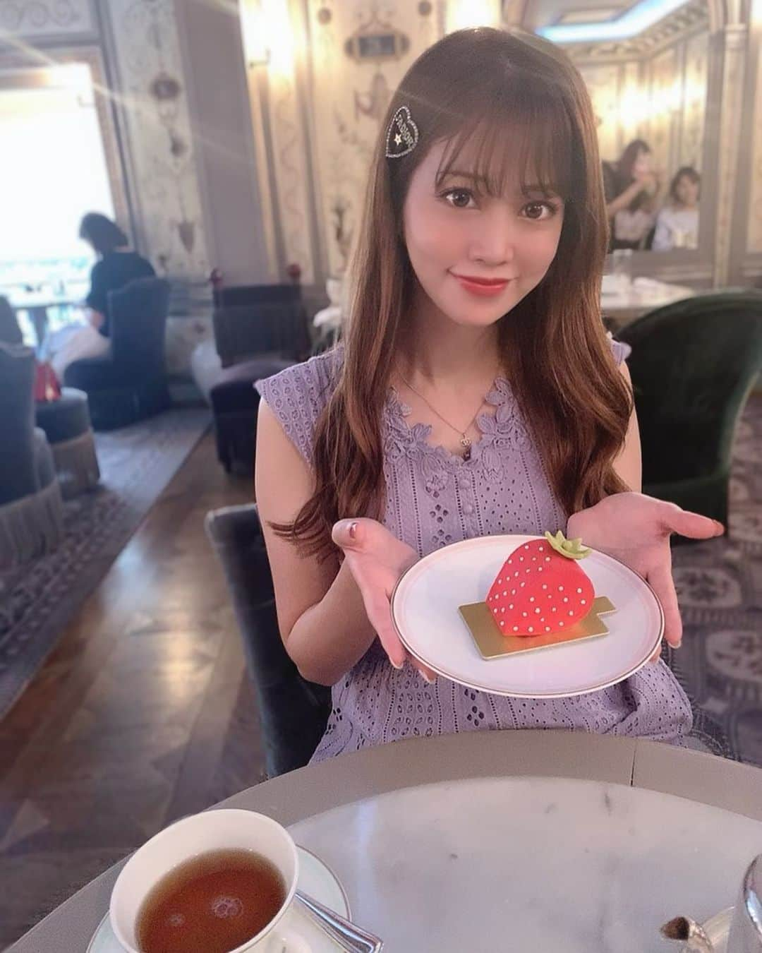 薄井美樹さんのインスタグラム写真 - (薄井美樹Instagram)「．       LADULEEの苺のケーキ🍓 ずっと気になってたの🤤🤤      ．」9月14日 15時16分 - mikiusui_211