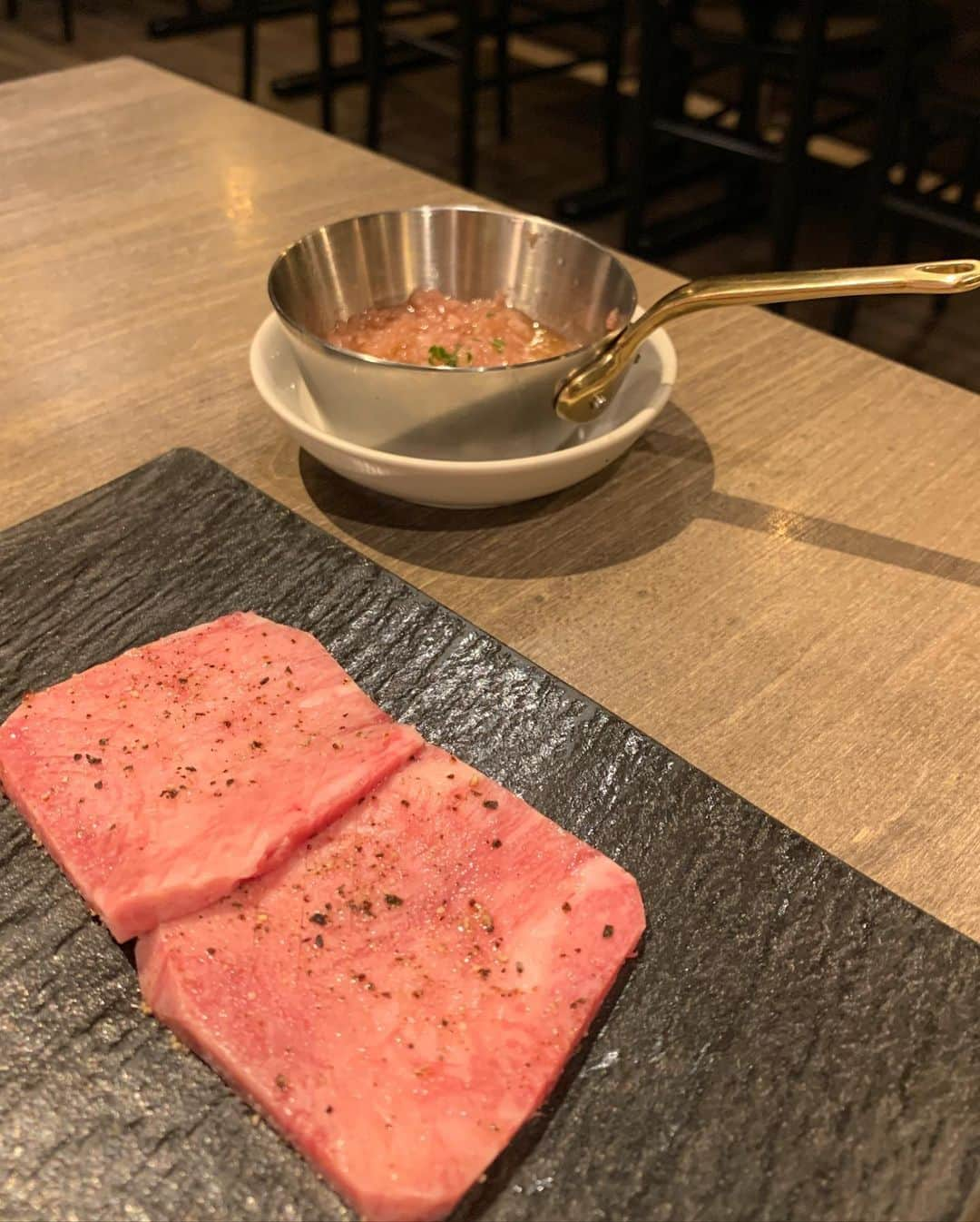 駒田奈美さんのインスタグラム写真 - (駒田奈美Instagram)「・ ・ ・ 『お肉が食べたい！！』 ・ ・ 久しぶりにお肉が食べたい！！ ・ 友人と2人でご飯♪ ・ ・ 極上タンやシャトーブリアン フォアグラ包み焼きなどなど 美味しいお肉にご満悦の私♡ ・ 〆の石焼きポルチーニリゾットも 美味しかった^ ^ ・ ・ ついつい話に花が咲いちゃうけど… お店の方が一番美味しくいただけるタイミングで 焼いてくれるから嬉しい♪ ・ ・ ・ #駒田奈美#オスカープロモーション#モデル#アラフィフ#うしごろ#ushigoro #ushigorobambina #ushigorokan #お肉#ご飯#焼肉#シャトーブリアン#フォアグラ#ポルチーニ」9月14日 15時42分 - nami.komada