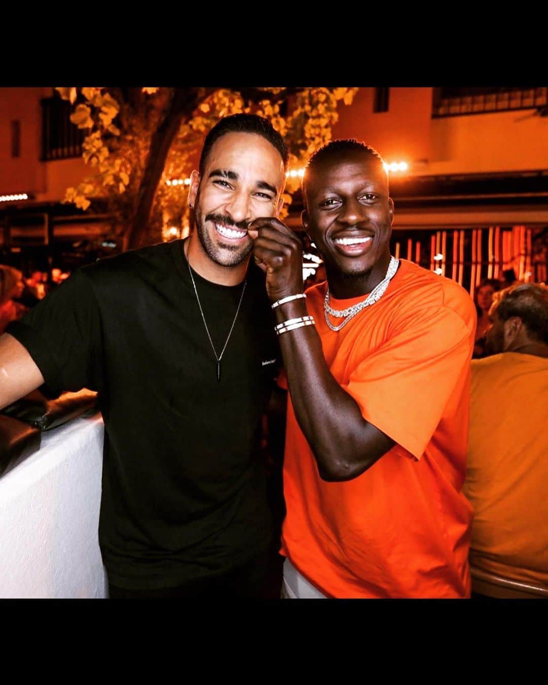 アディル・ラミのインスタグラム：「Je vous souhaite une bonne semaine 😃😃... même à toi @iamyaxx @arnaudlucien 🤩 #onlesauralesmechants @benmendy23 😘😘 #summer @jeanroch @gioia.sainttropez」