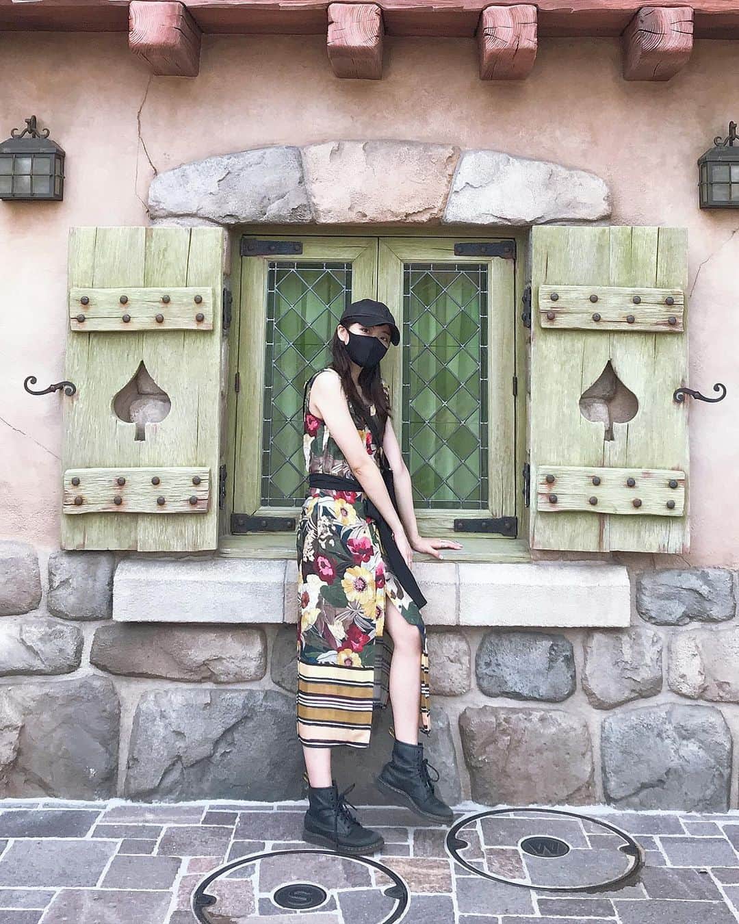 斉藤瑞季のインスタグラム：「コメント沢山頂きましたワンピースはZARAです！がしかし、結構前のものなのです😹  #zara  #ディズニーランド  #美女と野獣  #disneyland」