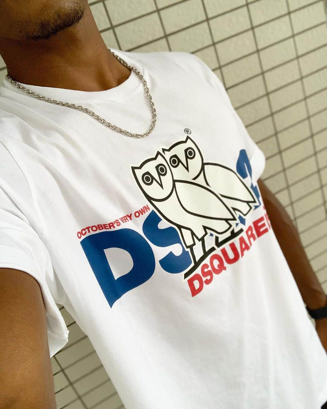 オナイウ阿道さんのインスタグラム写真 - (オナイウ阿道Instagram)「Tシャツとスウェットパンツ🤪 どっちもめちゃかっこいい🤟  #D2xOVO #dsquared2 @dsquared2」9月14日 15時56分 - onaiwu_ado