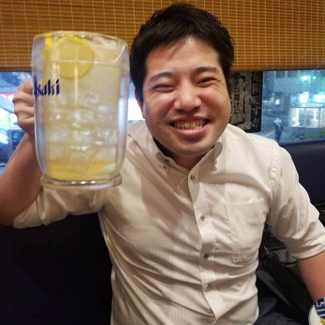 大庄 採用さんのインスタグラム写真 - (大庄 採用Instagram)「9/14 【内定者懇親会＠庄や藤沢北口店】  みなさんこんにちは、大庄の横田です☺️ 先日はまた内定者の懇親会ということで#庄や藤沢北口店 にお邪魔しました🎵  初対面のお二人でしたが、お酒も入りとっても盛り上がりました👍 #ハイボール をたくさん注文する鈴木用に、店長さんが豪快にピッチャーで持ってきてくださるなど笑いの絶えない時間でした🤣  内定者のお二人もこのアカウントをチェックしてくれるとのことで、大庄の取り組みやこだわりについて、より楽しい内容を発信できるように頑張ります👊✨  次回は内定式にて元気にお会いしましょう‼️ 内定者のみなさん、庄や藤沢北口店のみなさんどうもありがとうございました🙏✨  #庄や#藤沢#庄や藤沢北口#藤沢北口店#藤沢駅#大庄#内定者#懇親会 #就活#新卒#採用#インスタ就活#飲食#外食#営業職#総合職 #内定式#内定#まだ間に合います」9月14日 15時58分 - daisyo_saiyou