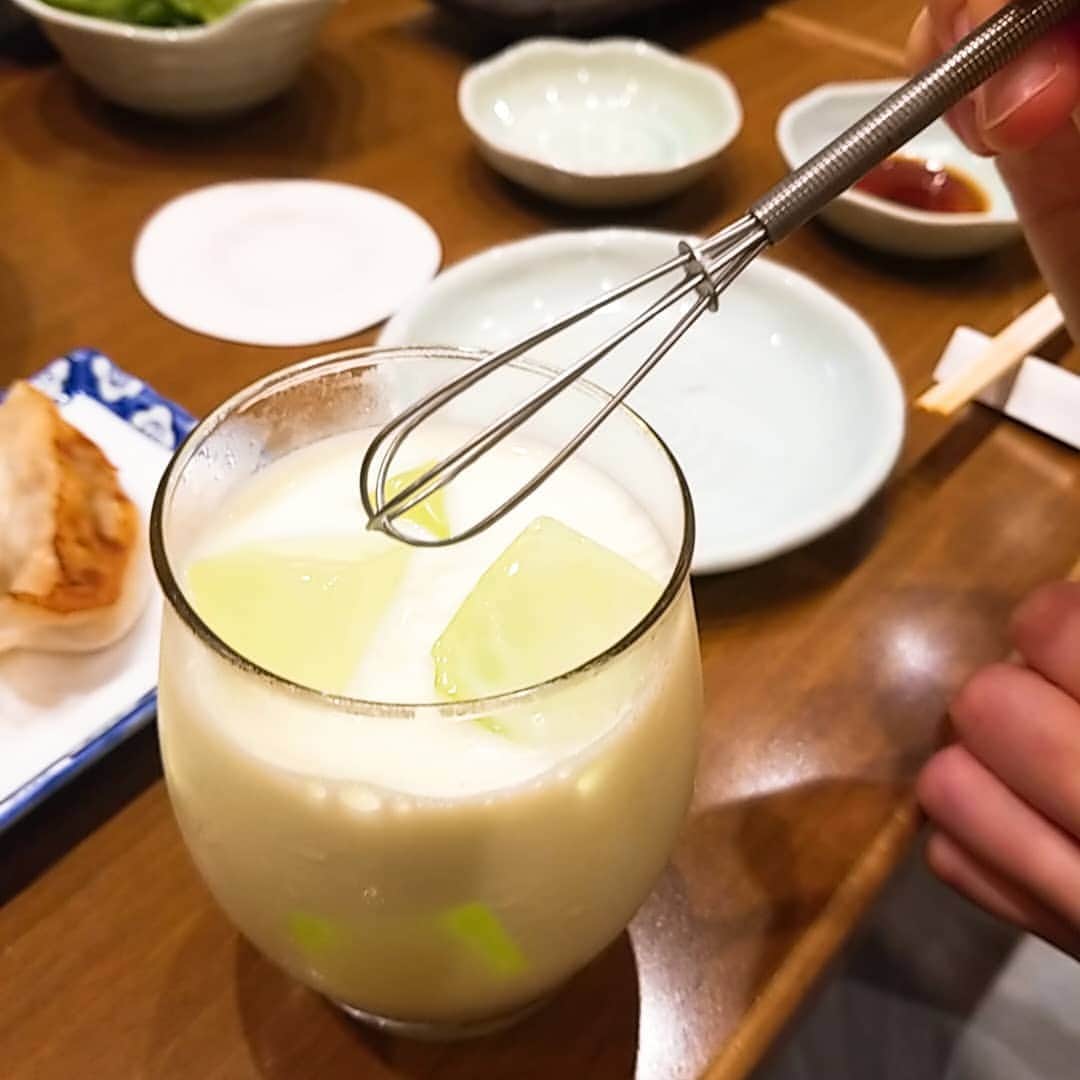 大庄 採用さんのインスタグラム写真 - (大庄 採用Instagram)「9/14 【内定者懇親会＠庄や藤沢北口店】  みなさんこんにちは、大庄の横田です☺️ 先日はまた内定者の懇親会ということで#庄や藤沢北口店 にお邪魔しました🎵  初対面のお二人でしたが、お酒も入りとっても盛り上がりました👍 #ハイボール をたくさん注文する鈴木用に、店長さんが豪快にピッチャーで持ってきてくださるなど笑いの絶えない時間でした🤣  内定者のお二人もこのアカウントをチェックしてくれるとのことで、大庄の取り組みやこだわりについて、より楽しい内容を発信できるように頑張ります👊✨  次回は内定式にて元気にお会いしましょう‼️ 内定者のみなさん、庄や藤沢北口店のみなさんどうもありがとうございました🙏✨  #庄や#藤沢#庄や藤沢北口#藤沢北口店#藤沢駅#大庄#内定者#懇親会 #就活#新卒#採用#インスタ就活#飲食#外食#営業職#総合職 #内定式#内定#まだ間に合います」9月14日 15時58分 - daisyo_saiyou