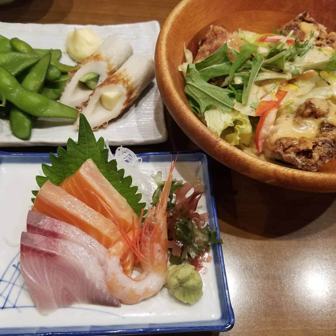 大庄 採用さんのインスタグラム写真 - (大庄 採用Instagram)「9/14 【内定者懇親会＠庄や藤沢北口店】  みなさんこんにちは、大庄の横田です☺️ 先日はまた内定者の懇親会ということで#庄や藤沢北口店 にお邪魔しました🎵  初対面のお二人でしたが、お酒も入りとっても盛り上がりました👍 #ハイボール をたくさん注文する鈴木用に、店長さんが豪快にピッチャーで持ってきてくださるなど笑いの絶えない時間でした🤣  内定者のお二人もこのアカウントをチェックしてくれるとのことで、大庄の取り組みやこだわりについて、より楽しい内容を発信できるように頑張ります👊✨  次回は内定式にて元気にお会いしましょう‼️ 内定者のみなさん、庄や藤沢北口店のみなさんどうもありがとうございました🙏✨  #庄や#藤沢#庄や藤沢北口#藤沢北口店#藤沢駅#大庄#内定者#懇親会 #就活#新卒#採用#インスタ就活#飲食#外食#営業職#総合職 #内定式#内定#まだ間に合います」9月14日 15時58分 - daisyo_saiyou