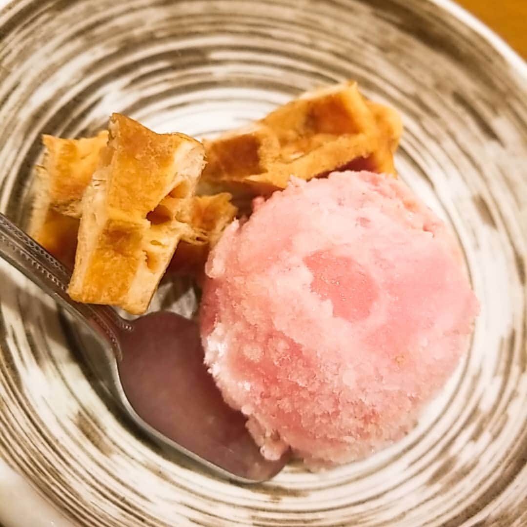 大庄 採用さんのインスタグラム写真 - (大庄 採用Instagram)「9/14 【内定者懇親会＠庄や藤沢北口店】  みなさんこんにちは、大庄の横田です☺️ 先日はまた内定者の懇親会ということで#庄や藤沢北口店 にお邪魔しました🎵  初対面のお二人でしたが、お酒も入りとっても盛り上がりました👍 #ハイボール をたくさん注文する鈴木用に、店長さんが豪快にピッチャーで持ってきてくださるなど笑いの絶えない時間でした🤣  内定者のお二人もこのアカウントをチェックしてくれるとのことで、大庄の取り組みやこだわりについて、より楽しい内容を発信できるように頑張ります👊✨  次回は内定式にて元気にお会いしましょう‼️ 内定者のみなさん、庄や藤沢北口店のみなさんどうもありがとうございました🙏✨  #庄や#藤沢#庄や藤沢北口#藤沢北口店#藤沢駅#大庄#内定者#懇親会 #就活#新卒#採用#インスタ就活#飲食#外食#営業職#総合職 #内定式#内定#まだ間に合います」9月14日 15時58分 - daisyo_saiyou