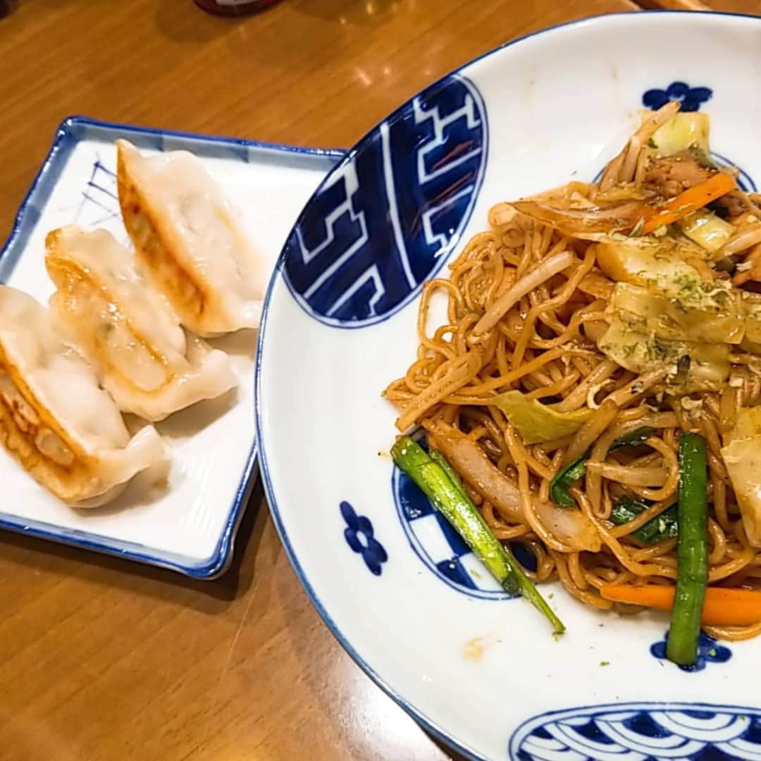 大庄 採用さんのインスタグラム写真 - (大庄 採用Instagram)「9/14 【内定者懇親会＠庄や藤沢北口店】  みなさんこんにちは、大庄の横田です☺️ 先日はまた内定者の懇親会ということで#庄や藤沢北口店 にお邪魔しました🎵  初対面のお二人でしたが、お酒も入りとっても盛り上がりました👍 #ハイボール をたくさん注文する鈴木用に、店長さんが豪快にピッチャーで持ってきてくださるなど笑いの絶えない時間でした🤣  内定者のお二人もこのアカウントをチェックしてくれるとのことで、大庄の取り組みやこだわりについて、より楽しい内容を発信できるように頑張ります👊✨  次回は内定式にて元気にお会いしましょう‼️ 内定者のみなさん、庄や藤沢北口店のみなさんどうもありがとうございました🙏✨  #庄や#藤沢#庄や藤沢北口#藤沢北口店#藤沢駅#大庄#内定者#懇親会 #就活#新卒#採用#インスタ就活#飲食#外食#営業職#総合職 #内定式#内定#まだ間に合います」9月14日 15時58分 - daisyo_saiyou