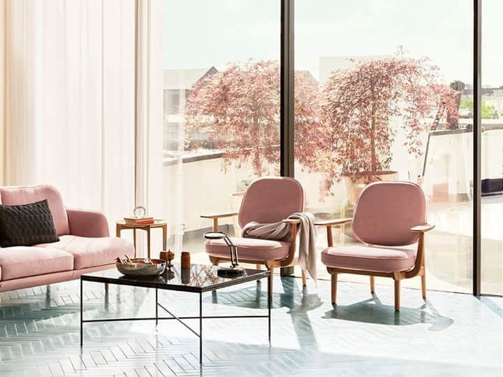 フリッツハンセンさんのインスタグラム写真 - (フリッツハンセンInstagram)「Colour sets the mood with Christianshavn™ 1131 textile on the Fred™ lounge chair and Lune™ sofa by Jaime Hayon  Explore more via link in bio.  #fritzhansen #jaimehayon #fred #chair #designchair #loungechair #scandinaviandesign #프리츠한센  #フリッツハンセン」9月14日 16時00分 - fritzhansen