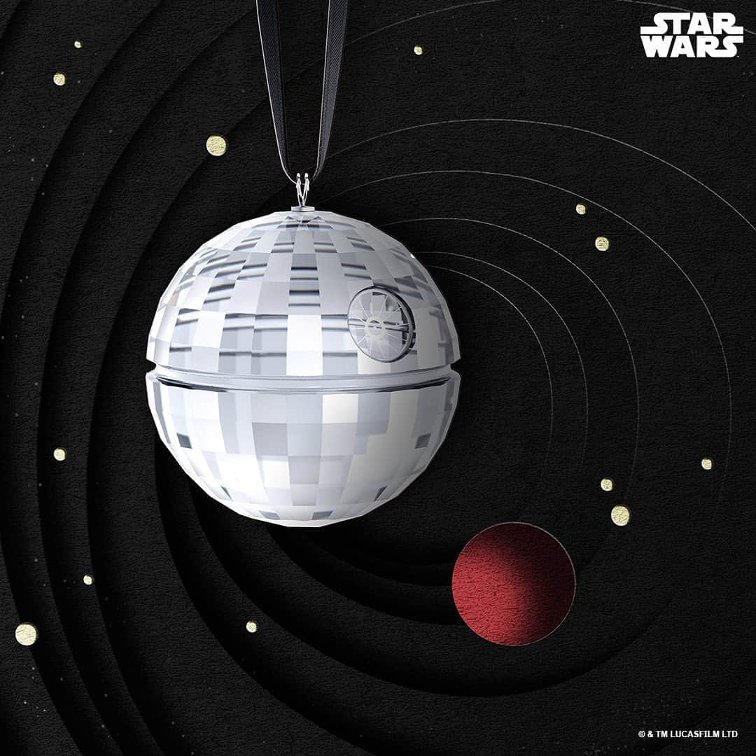 SWAROVSKIさんのインスタグラム写真 - (SWAROVSKIInstagram)「The Empire’s ultimate weapon with the power to destroy an entire planet, the Death Star is now available in stunning Swarovski Crystal. #StarWars」9月14日 16時02分 - swarovski