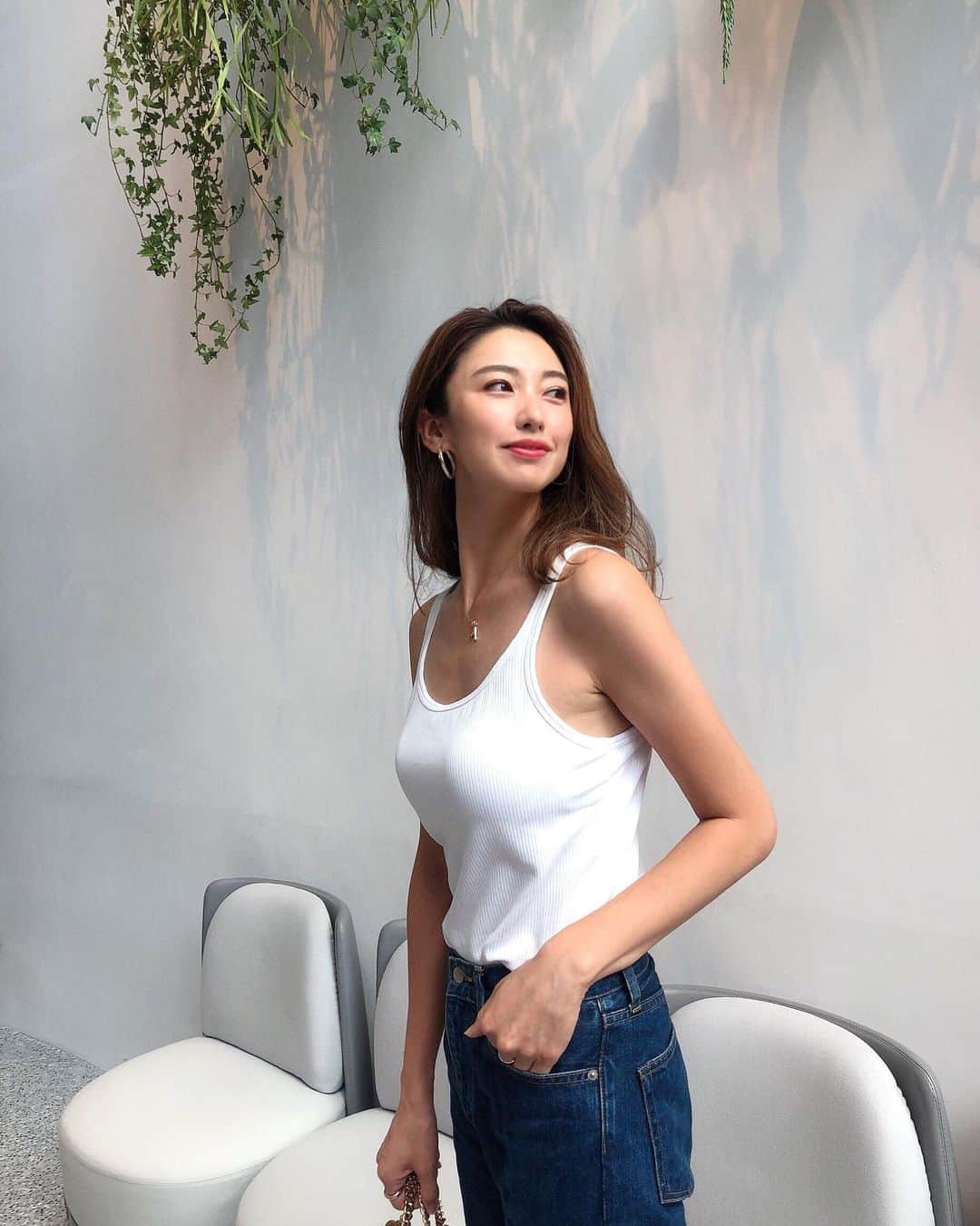 金田彩奈のインスタグラム：「タンクトップもそろそろ終わりかな💭」