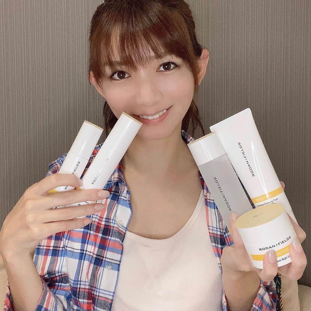 のインスタグラム：「アメリカで􏰂売上ナンバーワン􏰀ドクタースキンケアコスメ #ロダンアンドフィールズ ブライトーンシリーズをお試しし始めました✨ よく見かけるので気にはなっていたのですがなかなかお試しする機会がなく今回初めて美白シリーズを使ってみました。 また使用感レポートします🙌 @rodanandfields.japan  でスキンケアセットを試せるキャンペーンやってるみたいですのでチェックしてみてね♫  #rodanandfields #ロダンアンドフィールズ #プレゼントキャンペーン #プレゼント企画 #ドクターズコスメ #海外コスメ #答え􏰂はRFにある #素肌美人#pr」