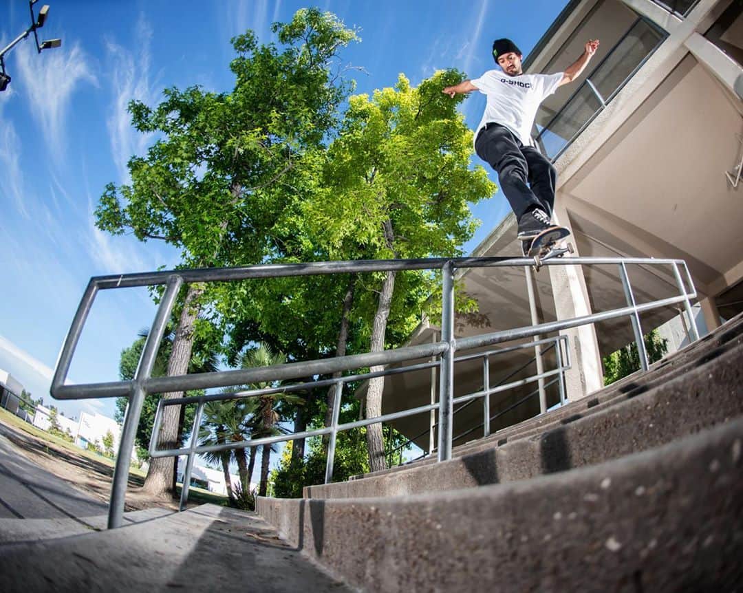 ケビン・ホーフラーのインスタグラム：「Bs Smith 📷 @shigeophoto #SkateboardingIsFun 🤗」