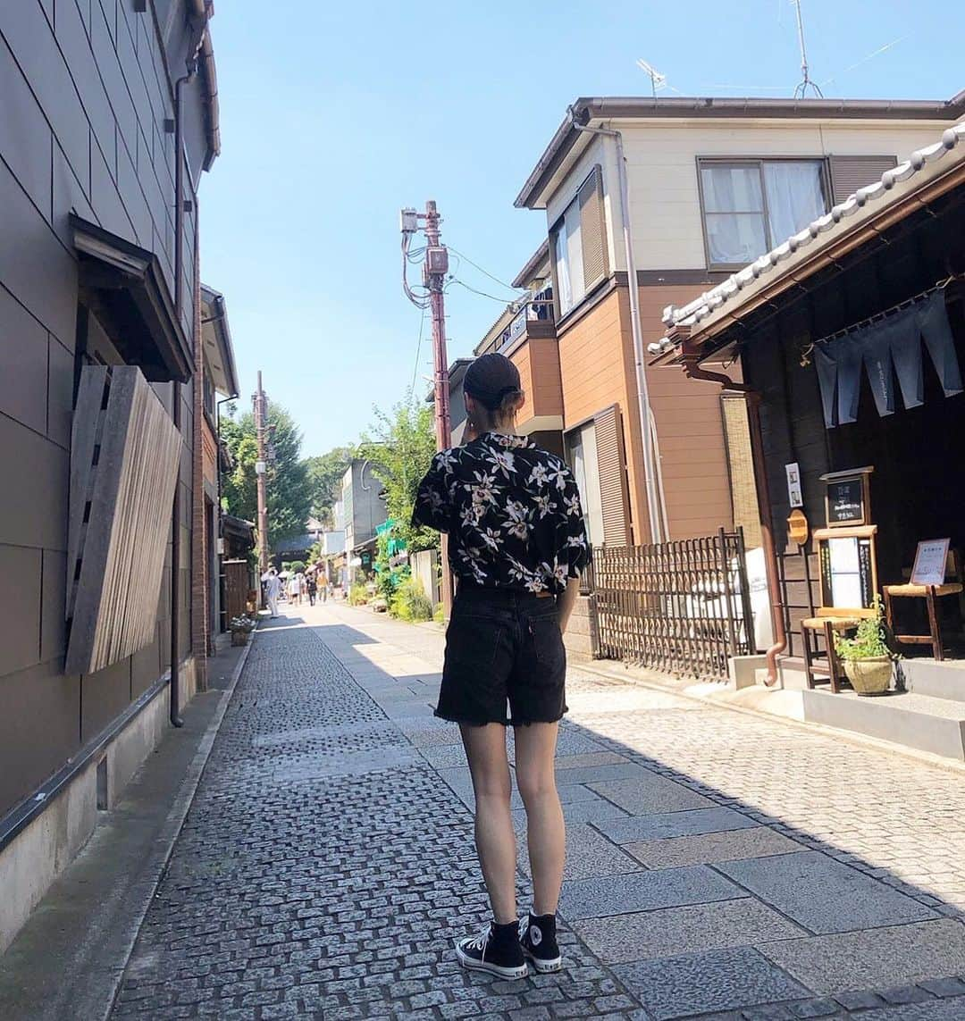 朝日奈央さんのインスタグラム写真 - (朝日奈央Instagram)「意思が強そうな顔。 夏は一回くらい アロハシャツが着たくなる🌺 古着屋さんで買ったよん🌴 #あさひ私服 ・ ・ #ootd#cordinate#コーデ#コーディネート #fashion#ファッション#私服#私服コーデ」9月14日 7時52分 - pop_step_asahi