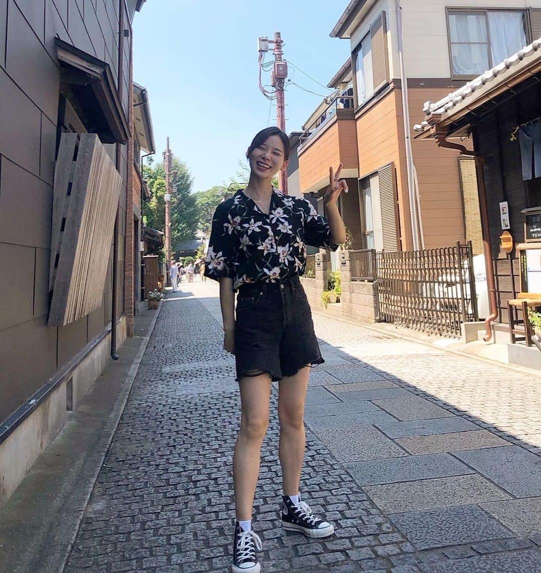 朝日奈央さんのインスタグラム写真 - (朝日奈央Instagram)「意思が強そうな顔。 夏は一回くらい アロハシャツが着たくなる🌺 古着屋さんで買ったよん🌴 #あさひ私服 ・ ・ #ootd#cordinate#コーデ#コーディネート #fashion#ファッション#私服#私服コーデ」9月14日 7時52分 - pop_step_asahi