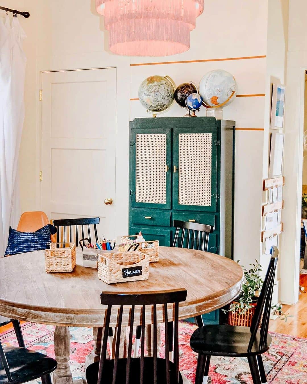 HomeGoodsさんのインスタグラム写真 - (HomeGoodsInstagram)「From living rooms to bedrooms to dining rooms, you can transform your everyday rooms into stylish, functional workspaces (📸: @mybostonplace, @crazychicdesign, @theotisadventures) #EmbraceYourSpace」9月14日 8時00分 - homegoods
