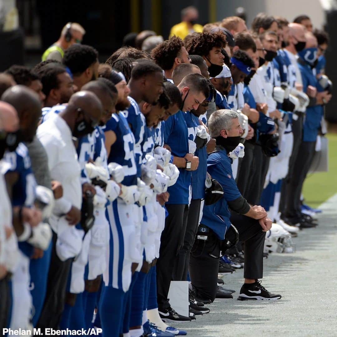 ABC Newsさんのインスタグラム写真 - (ABC NewsInstagram)「Indianapolis Colts head coach Frank Reich took a knee ahead of Sunday's game in Jacksonville. “To be clear — we were not protesting the flag, the anthem, or the men and women who wear the uniform,” the Colts said in a statement. “The timing of this action is meant to highlight that the presence, power and oppression of racism remains inconsistent with the unity and freedoms of what it means to be an American.”」9月14日 8時10分 - abcnews