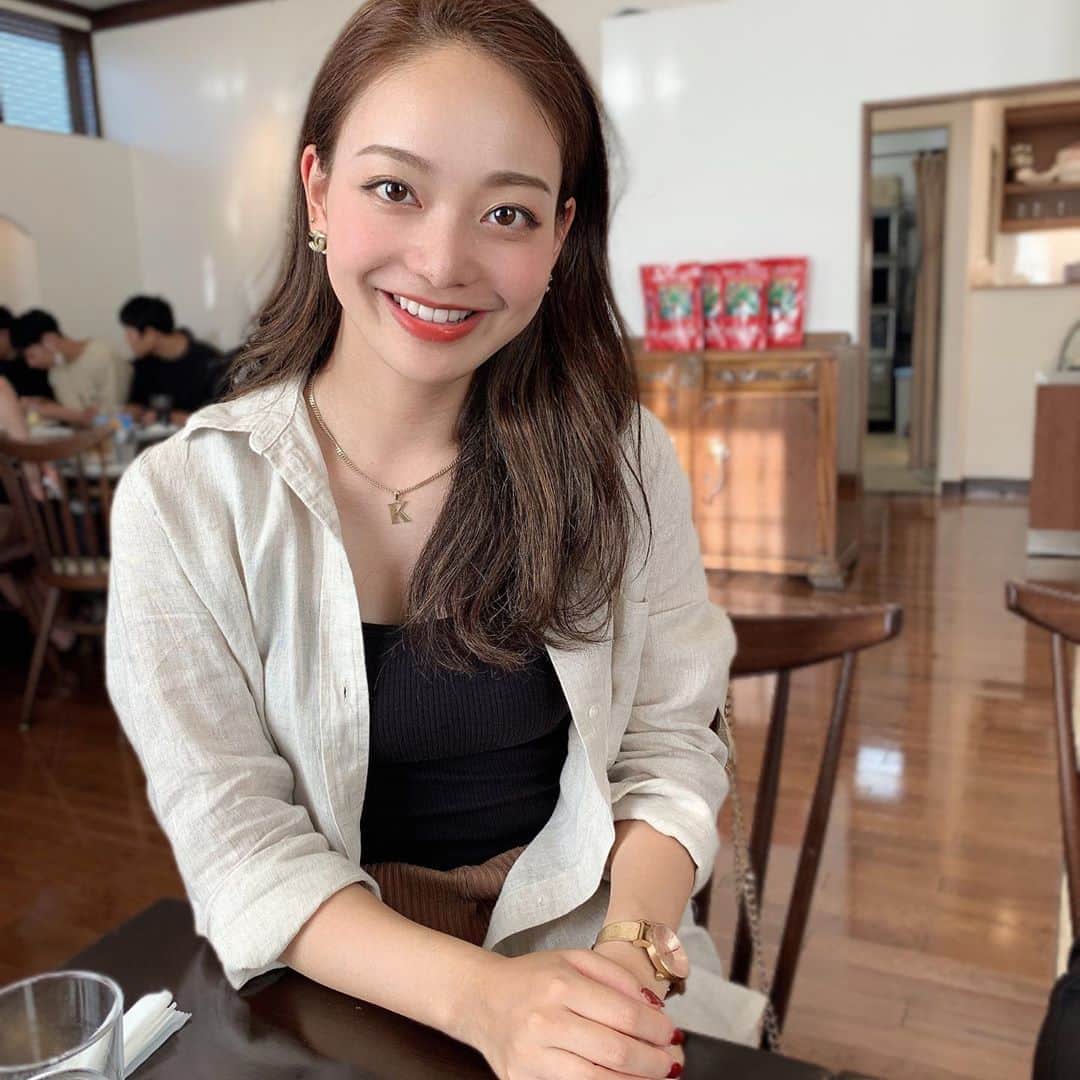 のインスタグラム：「普段はこんな感じで写真撮らないので めっちゃぎこちないですが🤣🤣笑 少しずつ涼しくなってきて、秋が近づいてるなぁ〜と！！🍁 紅葉の季節やなぁ〜今年も京都行きたい！！✨🤍 ． #ミスキャンパス関西学院大学2020 #ミスキャンパス関西学院大学 #エナジー溢れるお姉さん #mckg2020_no1#ミスキャンパス#ミスキャン#ルタオ#小樽#オタル#ルタオ本店 #ルタオチーズケーキ #北海道#北海道旅行 #北海道グルメ #北海道観光 #北海道カフェ #チーズケーキ#タビジョ#インフルエンサー#カエデ#グルメ#グルメ女子 #グルメな人と繋がりたい #グルメ部 #グルメ好きな人と繋がりたい」