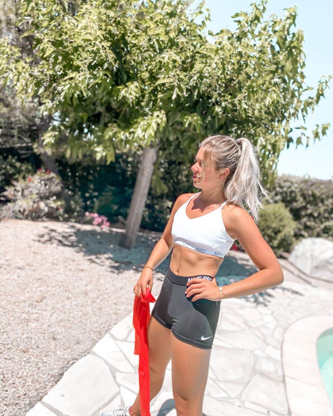 のインスタグラム：「Work outs are better with some extra vitamin D !!」