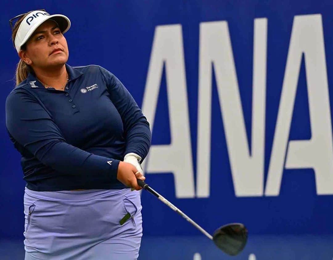 リセット・サラスのインスタグラム：「+4 by Friday turned into a -4 by Sunday with a (67,69(-8)) on the weekend. Not a top 20 but a TOP 25! Well take it tho! Thank you @anainspiration 🖤missed all my friends and family in the gallery ... next year 🤞🏽」