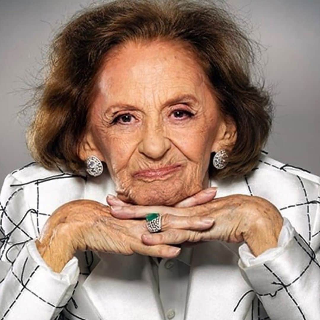 Giovanna Antonelliのインスタグラム：「Viva dona #lauracardoso !!! 👏🏻👏🏻👏🏻👏🏻👏🏻👏🏻👏🏻👏🏻👏🏻👏🏻👏🏻👏🏻👏🏻👏🏻👏🏻👏🏻👏🏻👏🏻👏🏻 @jorgeluizbrasil ♥️ #arte #atriz #inspiração #amoraarte #artistabrasileira」