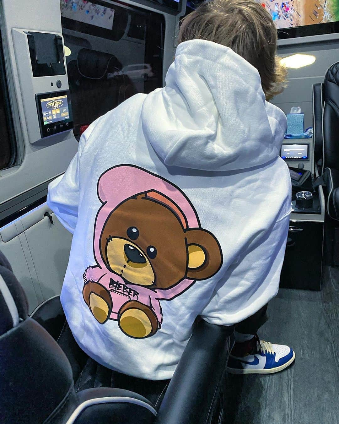 ジャスティン・ビーバーさんのインスタグラム写真 - (ジャスティン・ビーバーInstagram)「🐻 wrinkled fresh out the box .」9月14日 8時42分 - justinbieber