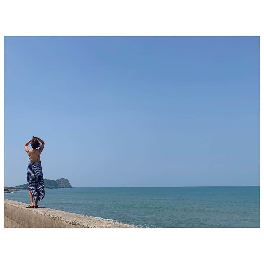 のインスタグラム：「だいぶ秋を感じるようになって、大好きな夏の終わりを感じております。 色んな事がありすぎて、今年は夏を楽しめないんじゃないかなって思っていたけれど。 変化に順応しながら充分楽しめた事に感謝です🙏 退院して早3ヶ月。 とっても元気です。 もはや3ヶ月前の事を忘れかけてしまうくらい、元気😆 ただ、持病の状況はあまりよろしくはなく新しい投薬治療をはじめなければならないと先日の定期検診で言われました。 思うことは沢山あるけど、良くなると信じて今与えられた時間を大切に楽しく過ごしたいな😊 今週はバタバタな１週間になりそうなので、良く食べ良く笑い良く寝て頑張りまーす。」