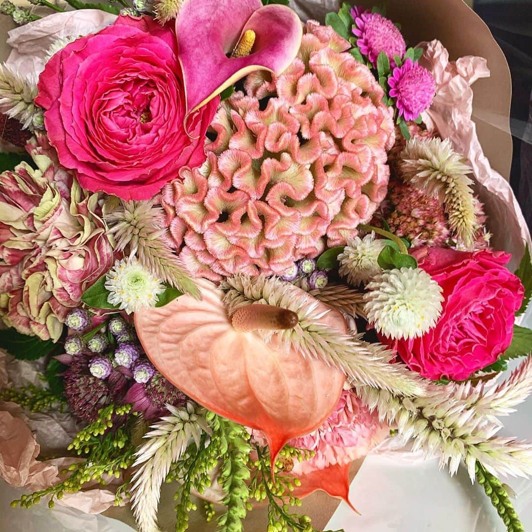 SUZUさんのインスタグラム写真 - (SUZUInstagram)「❤︎﻿ ﻿ Birthday flower💐﻿ Allways thankyou...❤︎﻿ ﻿ ﻿ 1番大好きなピンク💗﻿ 可愛すぎるっドライフラワーにしよ💐﻿ ﻿ #birthday#flowers#thankyou#👨🏼💕 #誕生日#ドライフラワー#サプライズ #pink#love#happybirthday#💐」9月14日 9時05分 - suzuchibi