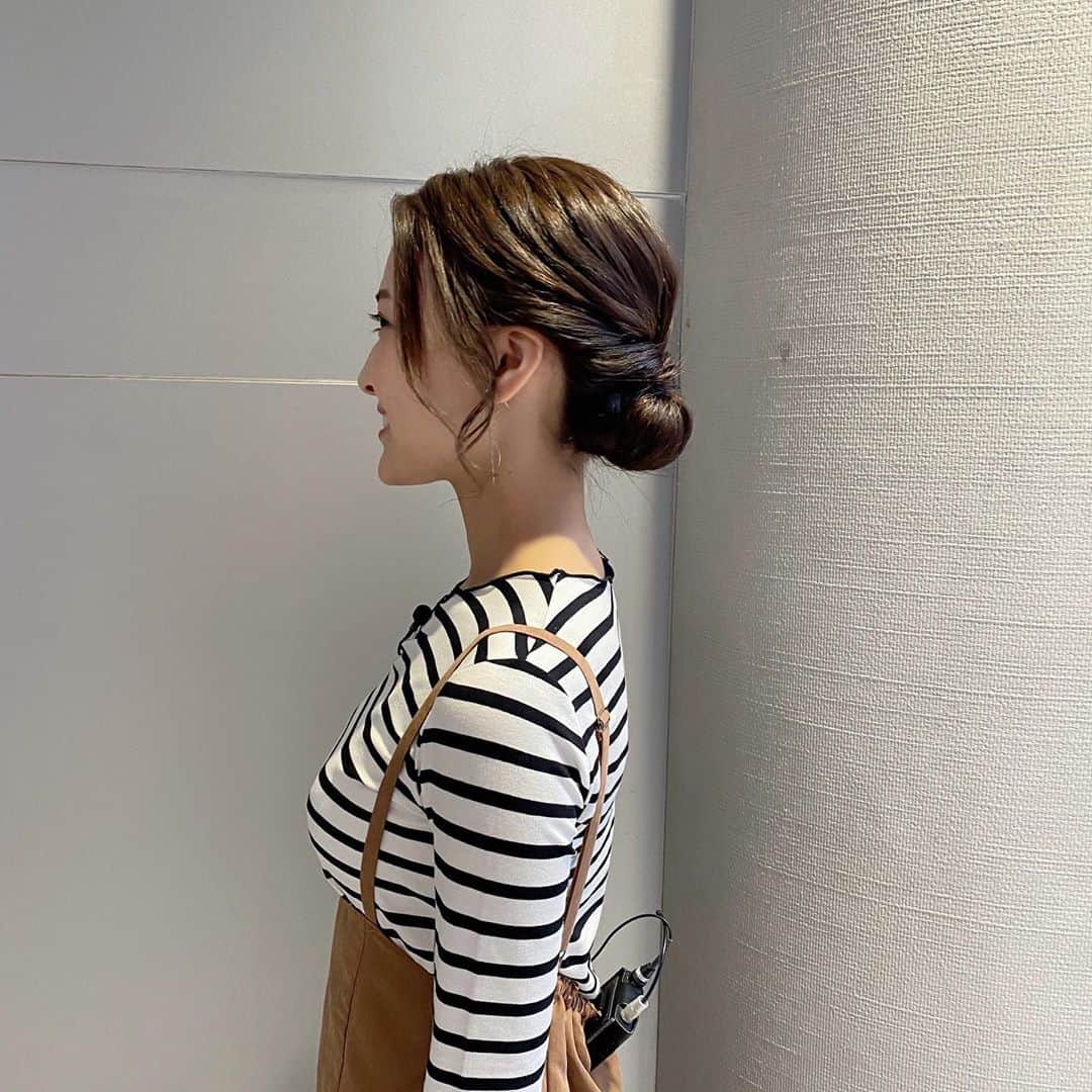財津南美さんのインスタグラム写真 - (財津南美Instagram)「ㅤㅤㅤㅤㅤㅤㅤㅤㅤㅤㅤㅤㅤ 朝晩はすっかり涼しくなってきましたね〜っ！ 大好きな季節がやってきた☺️🍂🍁ㅤㅤㅤㅤㅤㅤㅤㅤㅤㅤㅤㅤㅤ  今日は髪の毛をすっきりまとめていただきました🐱ㅤㅤㅤㅤㅤㅤㅤㅤㅤㅤㅤㅤㅤㅤㅤㅤㅤㅤㅤㅤㅤㅤㅤㅤㅤㅤ  #アサデスKBC#衣装#ヘアアレンジ」9月14日 9時24分 - zaitsu_minami