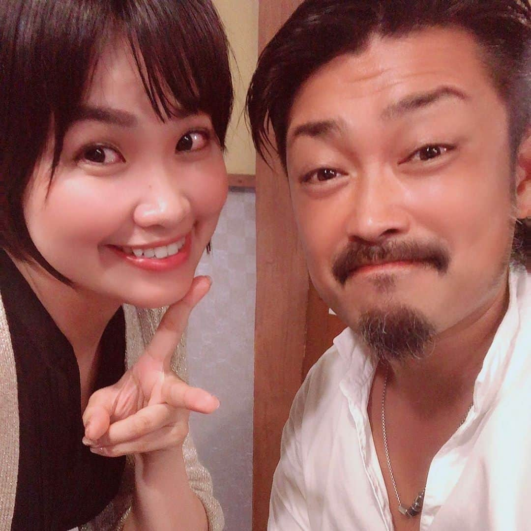 真麻さんのインスタグラム写真 - (真麻Instagram)「おはようございます☀️ゴルフ合宿2日間でヘロヘロからの、昨夜は半澤見る前に寝た私です(笑)21時前に寝て朝7時に起きて、子どもみたい(〃ﾟ艸ﾟ)ﾌﾟｯ ✩.*˚ ゴルフ合宿前夜に、久しぶりに実家の方へ帰って仲間と会いました👏🏻語ったね〜時間が足りない😭美味しいラーメン屋さんも連れてってもらえて嬉しかった✌️ありがとう😀 ✩.*˚ 同棲して2年、男友達は激減したけどwww地元のような実家近くの仲間とか、今でも前の仕事関係の人とはたまに会う✨彼も経営者仲間やゴルフ仲間が多いから今夜も別々だけど、お互いに自分たちの時間も大切にした方が良いなーとつくづく🎶束縛されるの無理(笑)自由人相変わらずです✋ ✩.*˚ でも今月は彼との旅行も多くて、今週は親と一緒にみんなで初旅行…今から楽しみにしてる💕天気だけ心配だなぁ😝 ✩.*˚ 占い🔯鑑定を始めて、お客様だけじゃなく友達のことも気学でアドバイスできたり、それが役に立てるのは本当に嬉しい❗ありがとうって言葉はいくらもらっても最高だね🎀そして私も、いつも仲良くしてくれるみんなにありがとうって思う❤今月はめちゃくちゃ予定入れすぎてるけど…良い予感しかしない✨ ✩.*˚ さてさて、今週も1人でも多くの方の力になれるよう頑張ろう💪ふぁいてぃーん👘🌸🇯🇵 ✩.*˚ ✩.*˚ ✩.*˚ #仲間に感謝 #地元愛 #男友達  #ありがとう❤️ #楽しく生きる  #占い当たりすぎ #鑑定 #占い師 #九星気学 #恋愛セラピスト #開運アドバイザー #幸運 #開運」9月14日 9時32分 - masaaoyama3