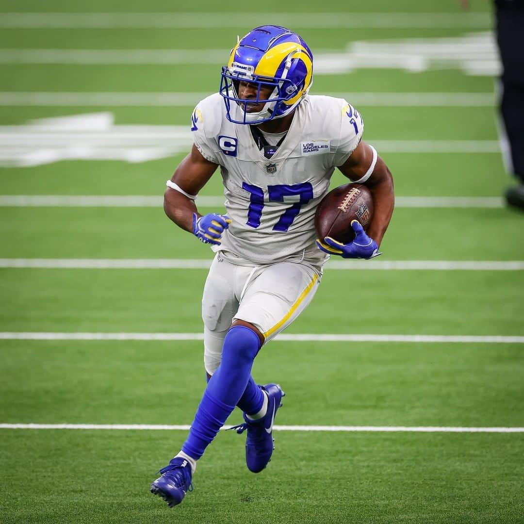 NFLさんのインスタグラム写真 - (NFLInstagram)「These @rams uniforms 😍  📺: #DALvsLAR on NBC 📱: NFL app // Yahoo Sports app 📷: @rkangphoto/NFL」9月14日 9時42分 - nfl