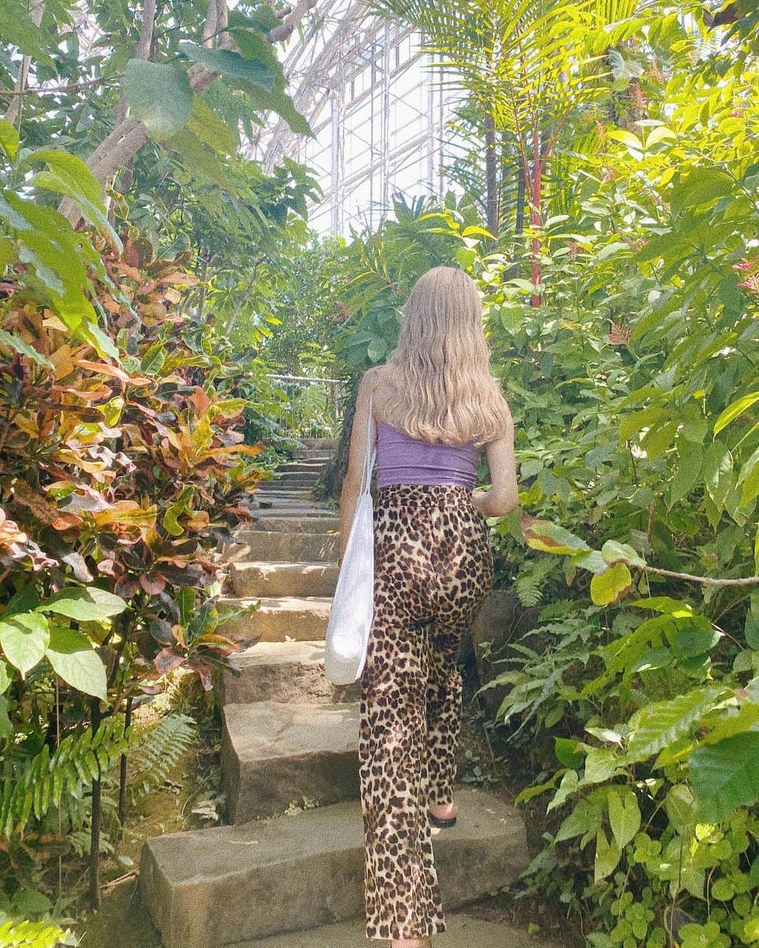 中谷愛のインスタグラム：「沢山の緑に心癒された日🌿 やっぱりグリーンが好きだなあ☺️ @erika_322_ 一緒に来てくれてありがとう🤍」