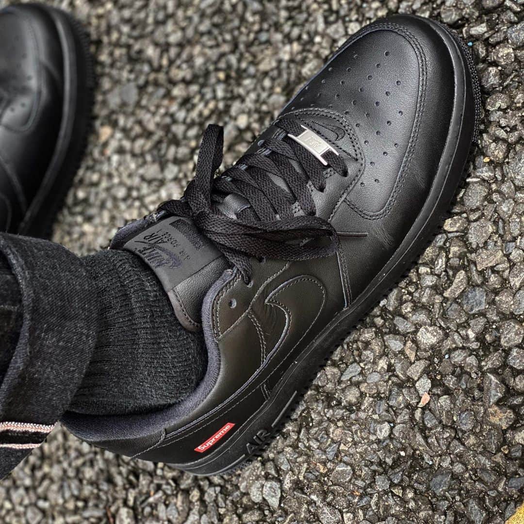 のインスタグラム：「秋らしくなって来たのでおろしました  #kicks #sneakers」