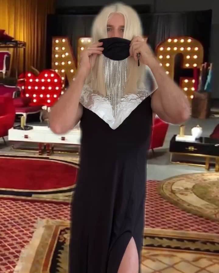 ブラッド・ゴレスキーのインスタグラム：「I need a little shine for tonight 🍎🌟 @sonjatmorgan @leahmob @countessluann @tinsleymortimer @ramonasinger @dorindamedley @bravoandy #rhony」