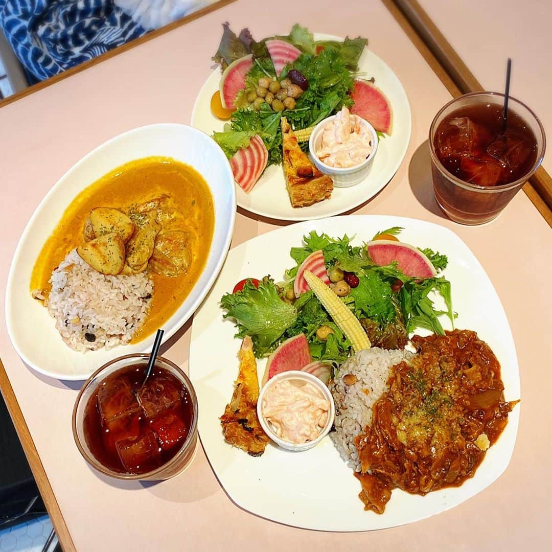 外村美姫さんのインスタグラム写真 - (外村美姫Instagram)「ティファニーと朝食を。 @isudarie ちゃん、マルゴちゃん、ミネットちゃんと一緒です。お料理美味しくて、お店はリピート利用❤️詳しくは後ほどブログUPします❤️ . #外村美姫 #チワックス #チワックスティファニー #ティファニーと朝食を #しまむらの達人 #しまむらコーデ #プチプラコーデ #今日のコーデ #しまむら購入品 #しまむら‬ #チワックス #ティファニー #ティファニーブルー #オッドアイ #Tiffany #チワックス倶楽部 #チワックス部 #Chihuachshund #いぬすたぐらむ #ミックス犬 #anoddeyeddog #ワンコなしでは生きて行けません会 #dogstagram #instadogs  #IMPRESTCAFE #aneacafe #hatchobori #店内犬ok」9月14日 10時00分 - mikitonomura