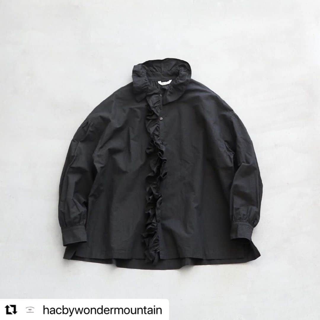 wonder_mountain_irieさんのインスタグラム写真 - (wonder_mountain_irieInstagram)「#Repost @hacbywondermountain with @make_repost ・・・ _ ［ 2020FW Collection ］ TOUJOURS / トゥジュー “Ruffle Shirt - DRY FINISHED COTTON VOILE YARN CLOTH” ￥46,200- _ 〈online store / @digital_mountain〉 https://www.digital-mountain.net/shopbrand/ct449/ _ 【オンラインストア#DigitalMountain へのご注文】 *24時間注文受付 * 1万円以上ご購入で送料無料 tel：084-983-2740 _ We can send your order overseas. Accepted payment method is by PayPal or credit card only. (AMEX is not accepted)  Ordering procedure details can be found here. >> http://www.digital-mountain.net/smartphone/page9.html _ blog > http://hac.digital-mountain.info _ #HACbyWONDERMOUNTAIN 広島県福山市明治町2-5 2階 JR 「#福山駅」より徒歩15分 (水曜・木曜定休) _ #ワンダーマウンテン #japan #hiroshima #福山 #尾道 #倉敷 #鞆の浦 近く _ 系列店：#WonderMountain @wonder_mountain_irie _ #TOUJOURS #トゥジュー _ tank top → #ts_s ￥6,050- necklace → #CippyCrazyHorse ￥143,000- pants → TOUJOURS ￥46,200-」9月14日 10時01分 - wonder_mountain_