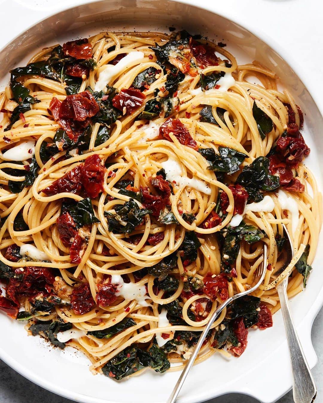 Gaby Dalkinさんのインスタグラム写真 - (Gaby DalkinInstagram)「My all time fav white wine sun dried tomato pasta is on this weeks meal plan!! Get this + 5 more dinner recipes and breakfast / treats over on the blog! https://whatsgabycooking.com/meal-plan-week-38/」9月14日 10時02分 - whatsgabycookin