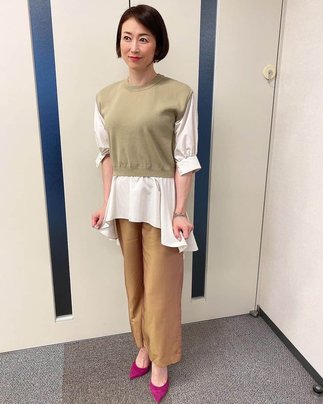 田中雅美さんのインスタグラム写真 - (田中雅美Instagram)「9月10日、ひさしぶりに名古屋のスタジオからアップに参加できました〜。  ・ ・ やっぱり皆さんにお会いできて、テンション上がって、とても楽しく嬉しかったです。  ・ ・ その日に着用した衣装はこちらでした。  ・ ・  トップス、ボトムス共に @zampa_co.ltd #ザンパ  アクセサリー @abiste_official  シューズ @dianashoespress  #メーテレ #名古屋テレビ #アップ #スタジオから出演 #テンションアップ #衣装」9月14日 10時04分 - tanakamasami_official