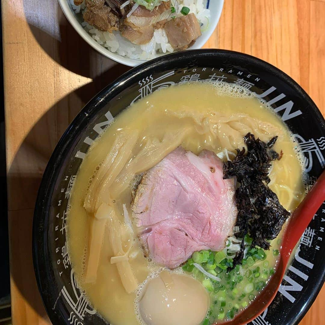 小田島沙知（かぎしっぽ）さんのインスタグラム写真 - (小田島沙知（かぎしっぽ）Instagram)「ラーメンってさ、なんでこんなに食べたくなるんだ！ みんな違ってみんないい！！  #かぎしっぽさち #ラーメン #大丈夫 #毎日 #食べたい #太るから我慢」9月14日 10時04分 - kagisippo_sachi