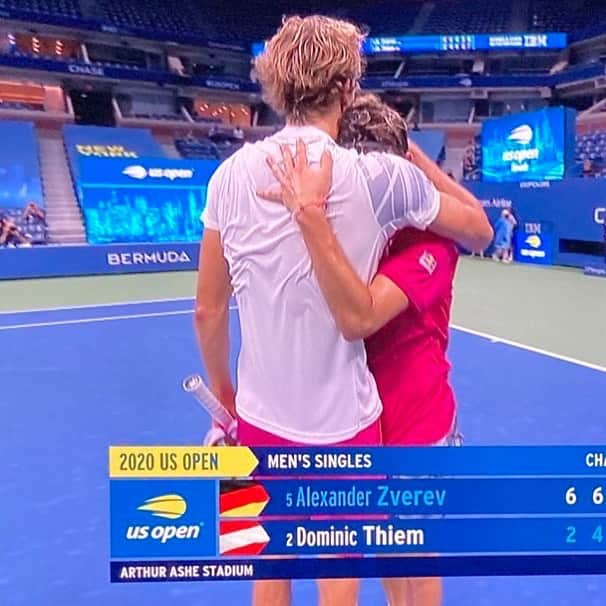 アレクサンダー・ズベレフさんのインスタグラム写真 - (アレクサンダー・ズベレフInstagram)「Congrats to @domithiem on an unbelievable match. Great battle and hopefully many more to come. 👏🏼 #usopen #newyork」9月14日 10時12分 - alexzverev123