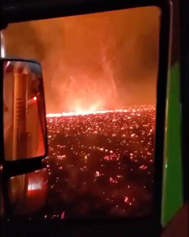 WildLifeのインスタグラム：「Firenado in #California.  Video by flamecatcher2 on TikTok. https://vm.tiktok.com/ZS5st8U7/ Repost from @earthfocus / Search https://www.calfund.org/wildfire-relief-fund/ to donate to the California wildlife relief fund. If you can’t donate, please share this or any of our other posts about the fires to raise awareness. 🙏🏽」